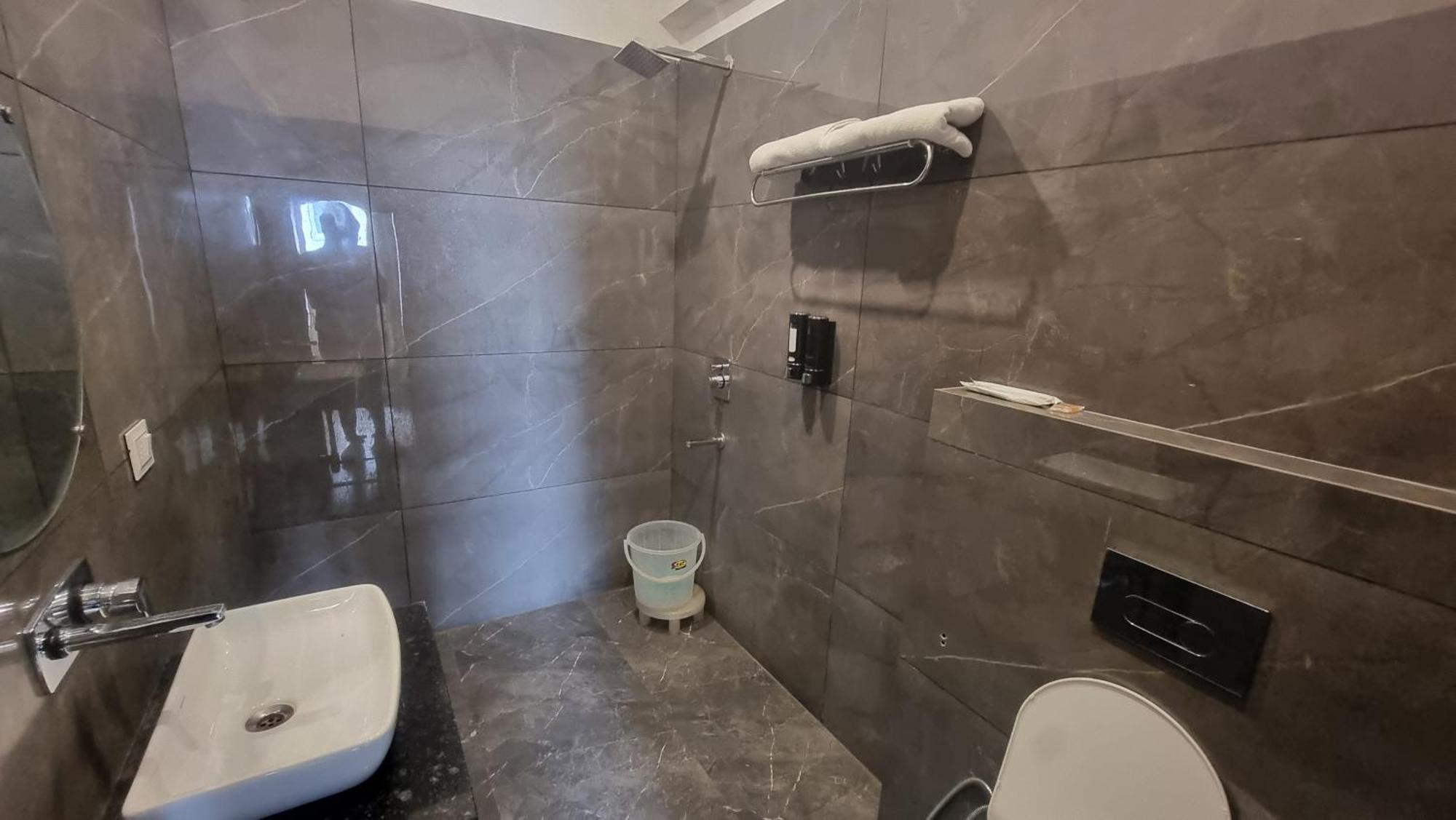 רישיקש Around Stays-Prana Wellness Resort מראה חיצוני תמונה